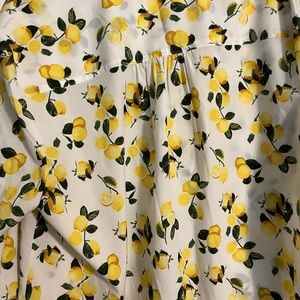 Women’s Blouse Pullover lemon design. Size L/Xl